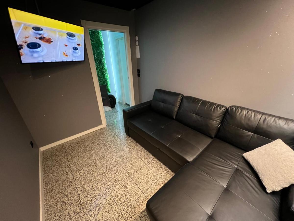 Modern Room With Indoor Shower Near The River - Quarto Moderno Com Duche Interior Proximo Da Ribeira Віла-Нова-де-Гая Екстер'єр фото